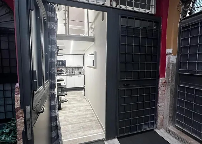Leopardi House 3 *