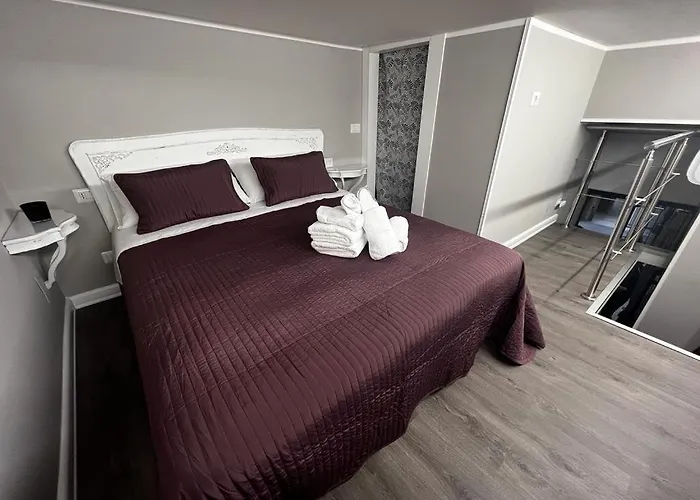 Leopardi House 3 *